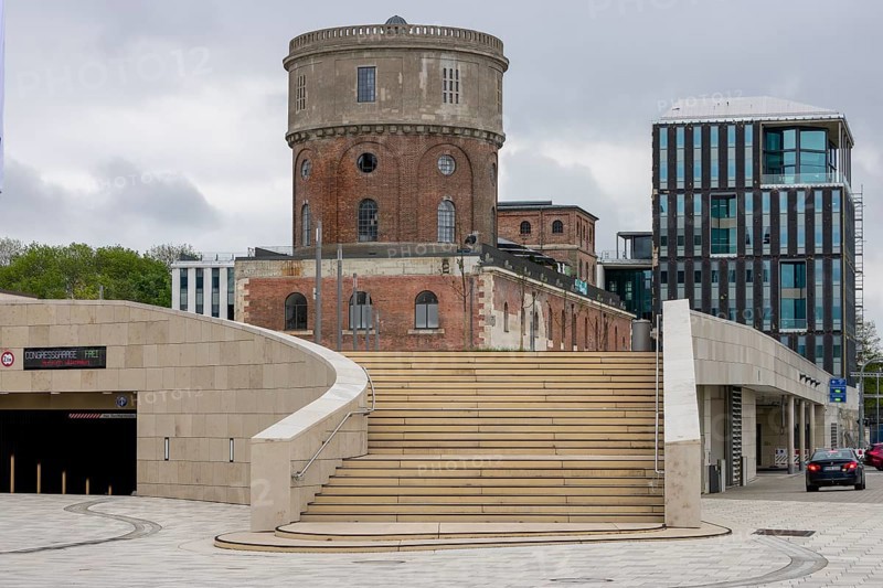 The steps of the Maritim Congress Centre and in the background the Kavalier-Dalwigk Tower