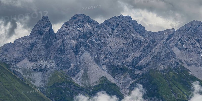 Mountain panorama with Trettachspitze