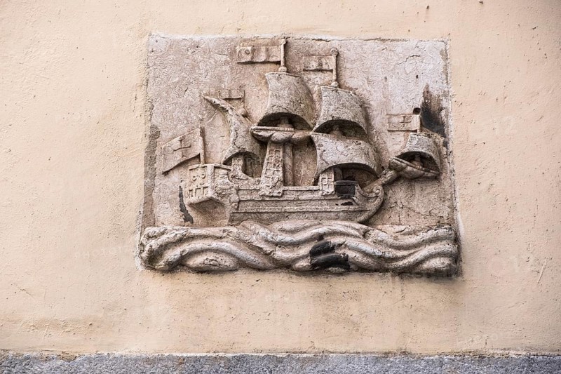 Relief of a sailing ship on a house wall in Lisbon