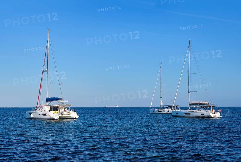 Sailing yacht catamarans