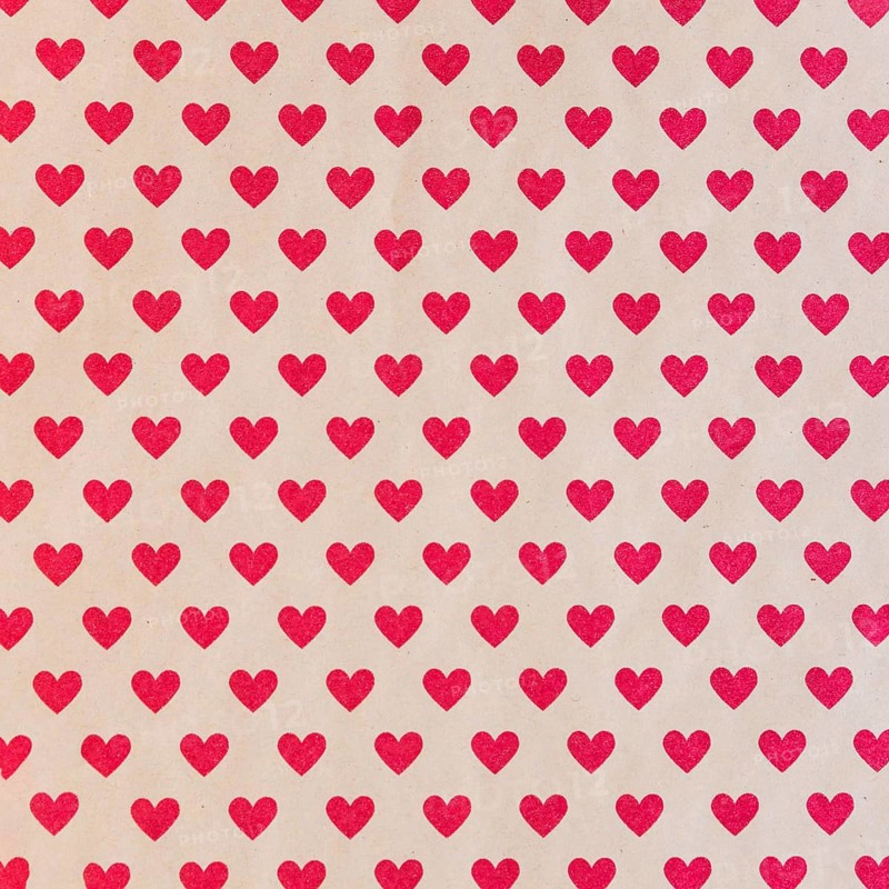 Seamless pattern with red hearts