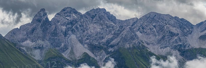 Mountain panorama with Trettachspitze