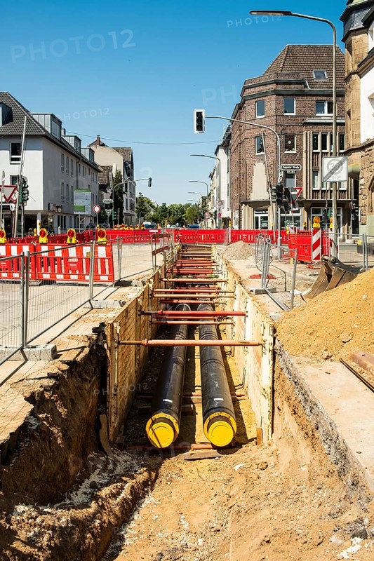 Construction work on a new district heating pipeline for the use of waste heat from an industrial plant in the Benrath district