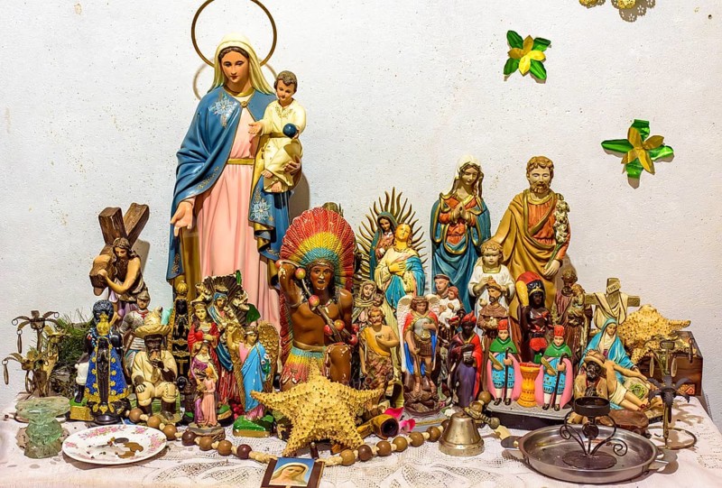 Altar with several images of saints