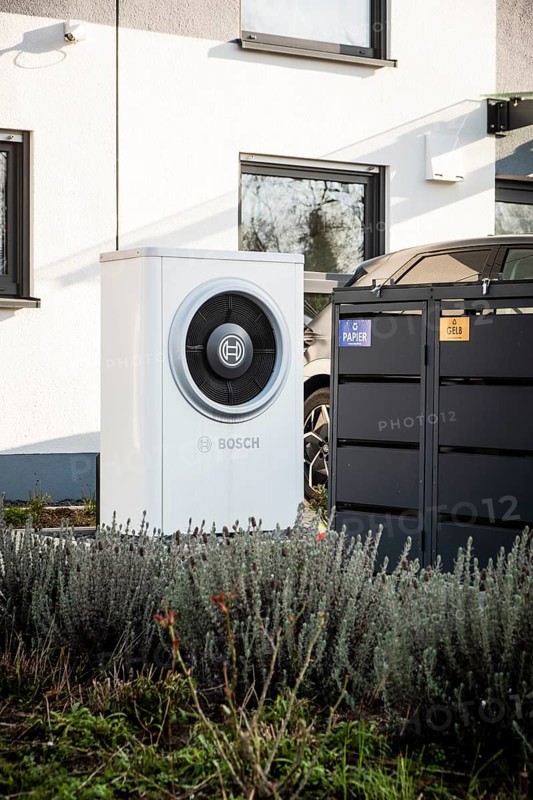 Air source heat pump in front of a terraced house in Duesseldorf