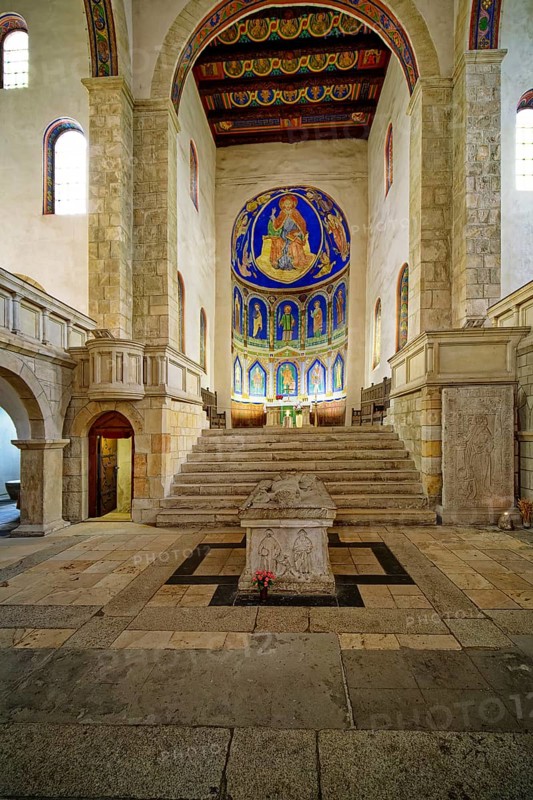 East apse with altar and Gero's tomb