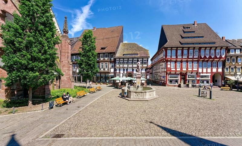 Market square with Eulenspiegel fountain