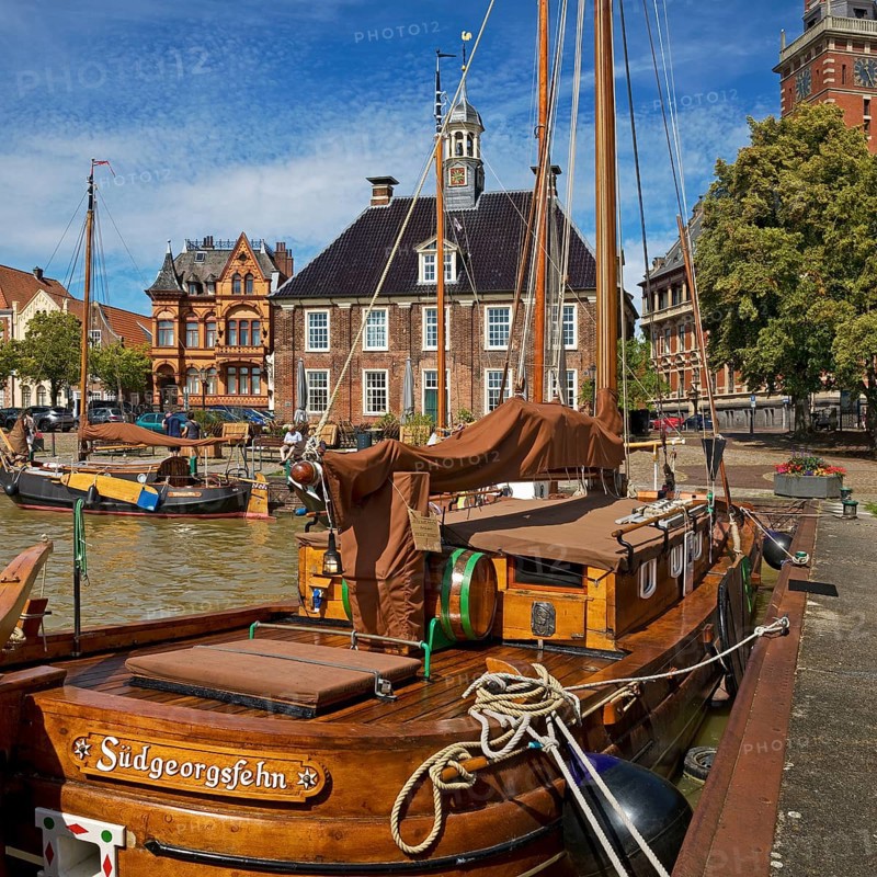 Historic sailing ship Mutte Altje of Suedgeorgsfehn in the museum harbour with the Old Scales