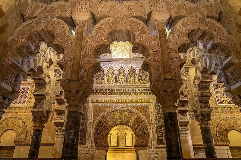 Artfully decorated mihrab in the interior of the Mezquita