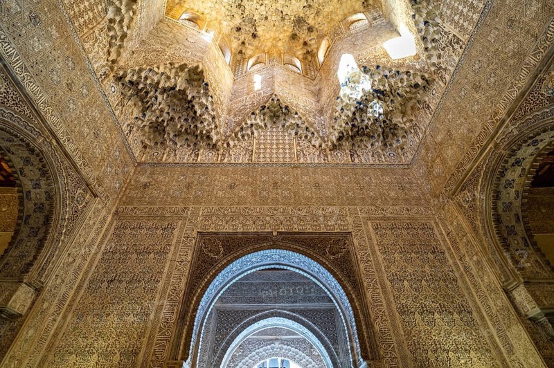 Stalactite vaults in the Sala de los Abencerrajes