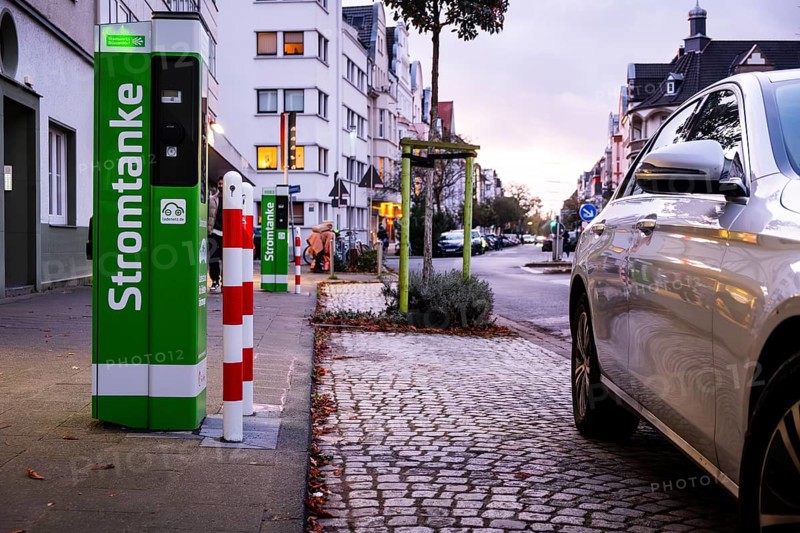 Illegal parking at a charging station and parking spaces for e-cars in Duesseldorf