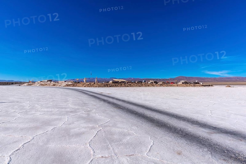 800 sq km salt desert Salinas Grandes