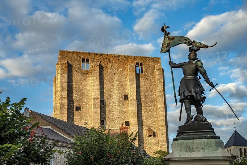 Statue of Joan of Arc and the Donjon fortress in Beaugency