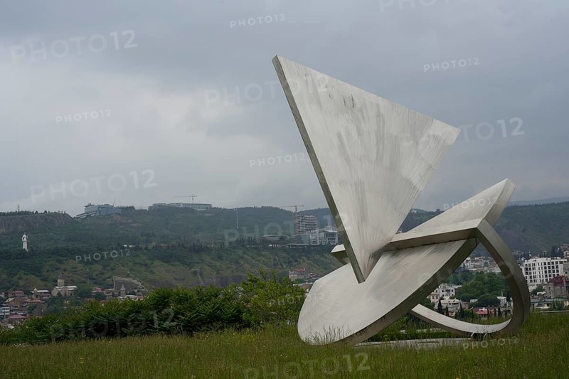 Monument in front of the Presidential Palace