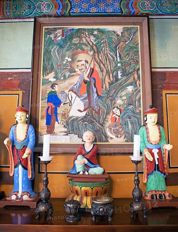 Nahan or Buddha disciple figures in the prayer hall