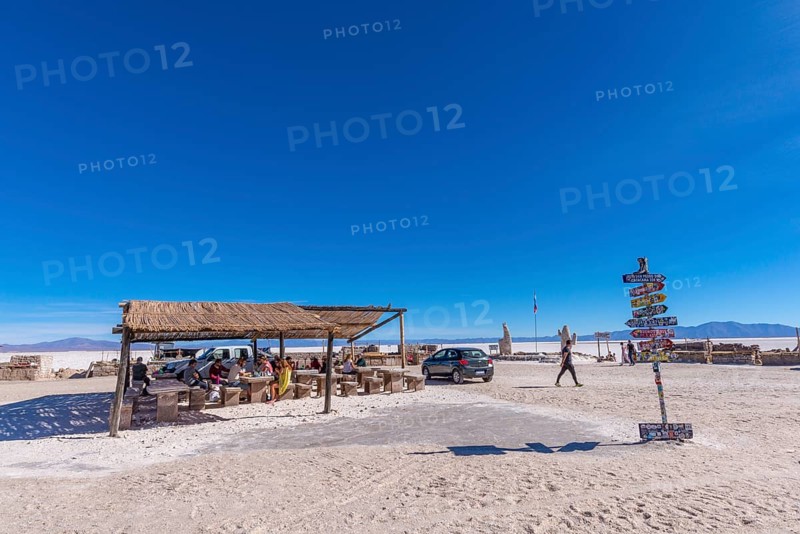 800 sq km salt desert Salinas Grandes