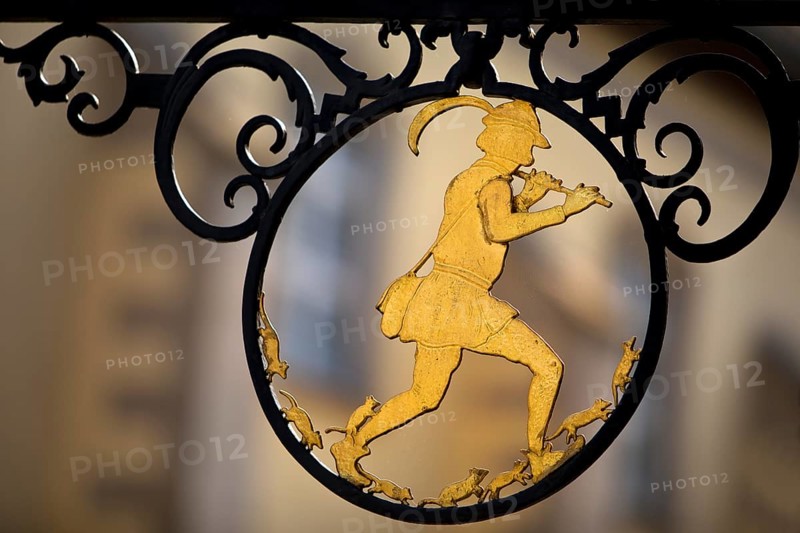 Nose sign at the Pied Piper's House