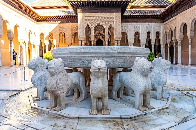 Lion's Court with the Lion Fountain