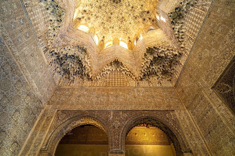 Stalactite vaults in the Sala de los Abencerrajes