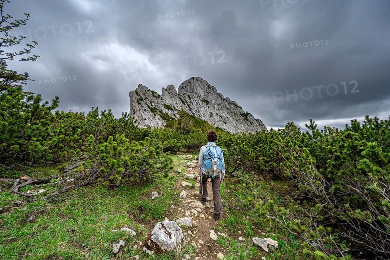 Mountaineer on a hiking trail in the Rotwand area