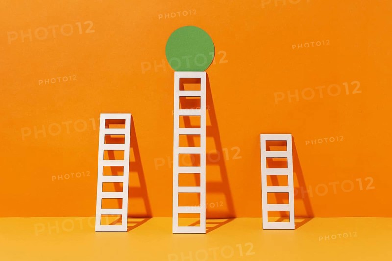 Ladders arrangement with circle