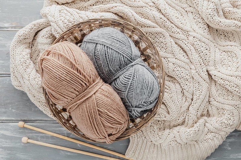 Top view yarn basket with pullover