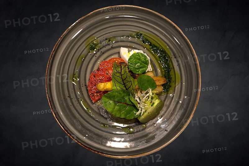 Starter plate with asparagus