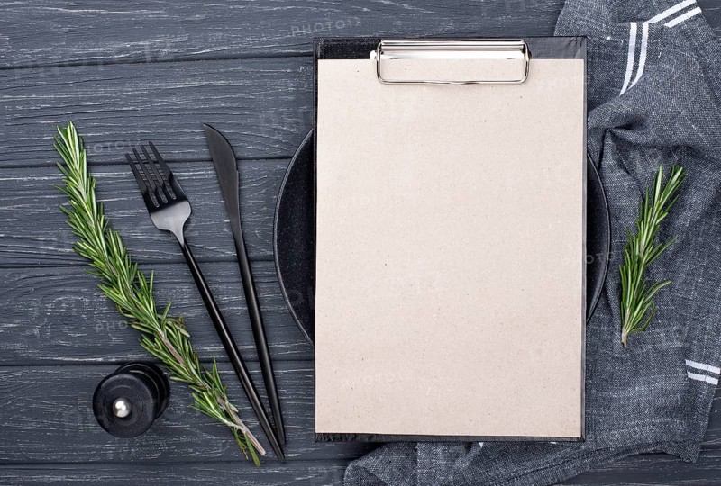 Clipboard table with plate cutlery