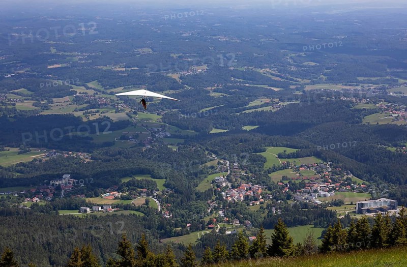 Paraglider and hang glider launch site at Schoeckl
