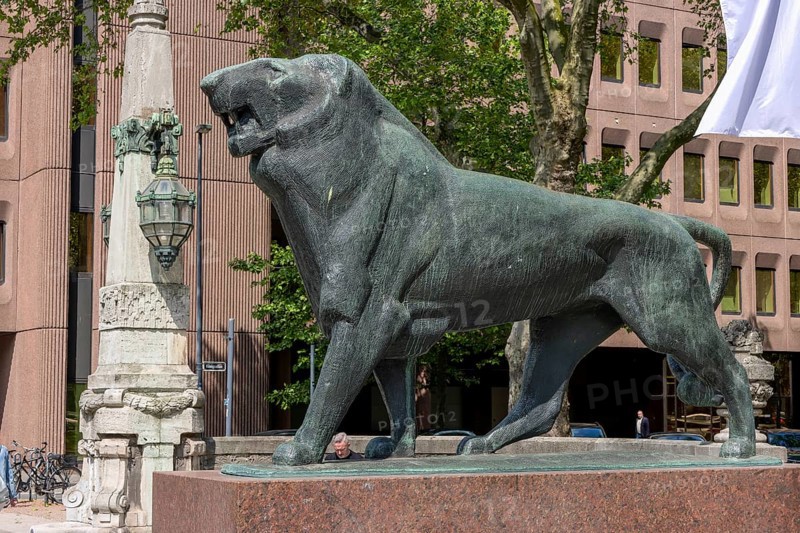 Bronze statues of the Bergischer Loewen by Philipp Hart