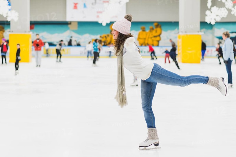 Side view woman skating one leg