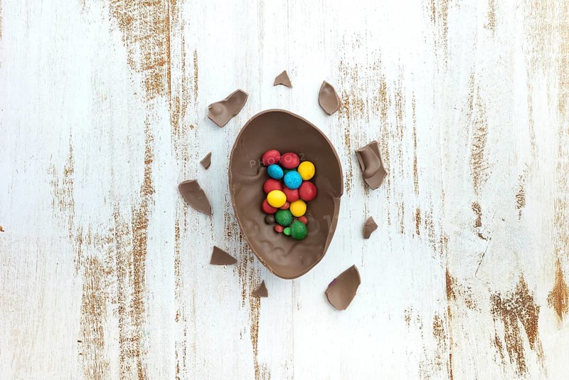 Small candies open chocolate egg table