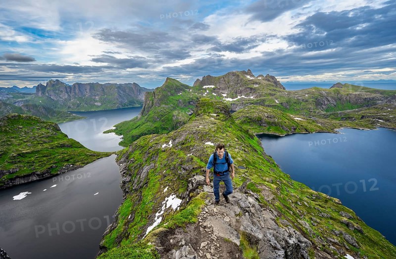 Mountaineers climbing Hermannsdalstinden