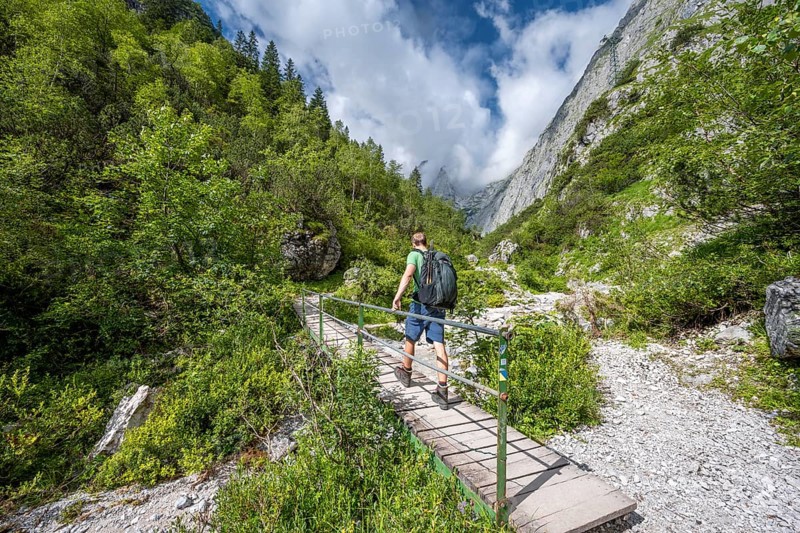 Mountaineer on bridge over the Hammersbach