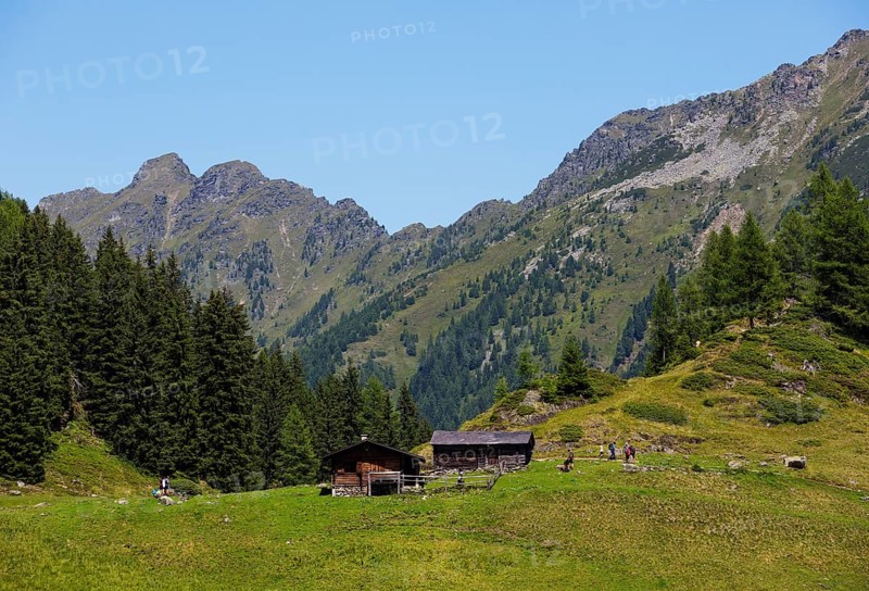 Alpine hut on the way to Duisitzkarsee