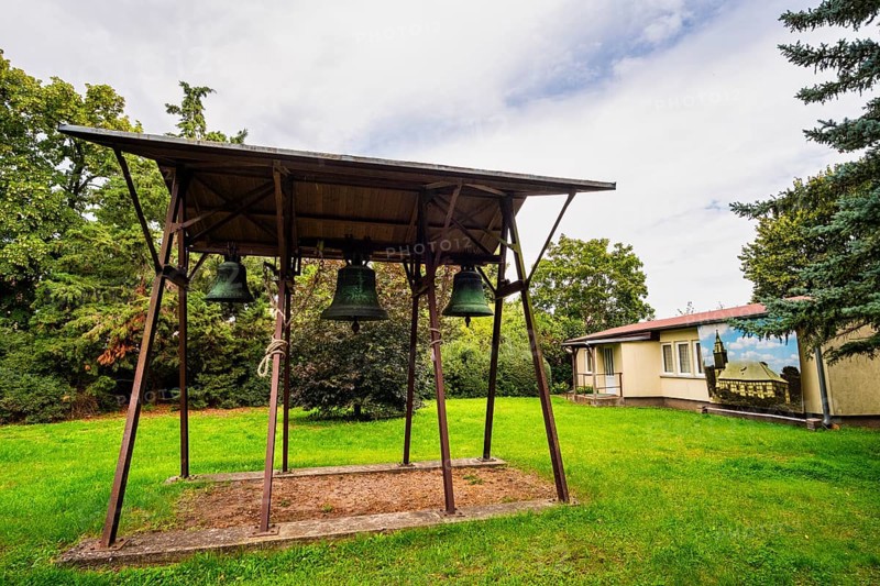 Bell shower with bells of the former church Altwriezen