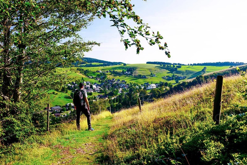 Hiker looking at Hofsgrund