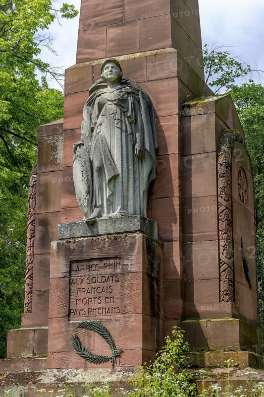 Obelisk with sculpture in the centre of the garrison cemetery