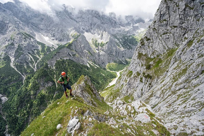 Climbers in steep terrain on the way to Waxenstein