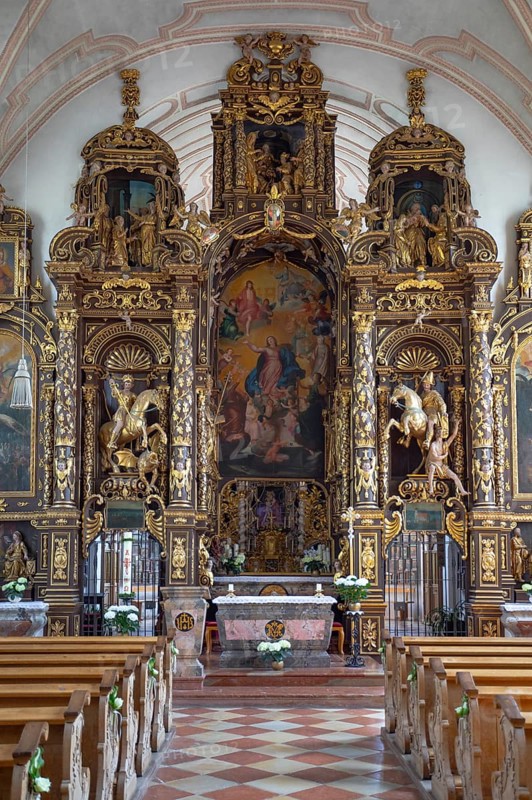 Altar in the pilgrimage church Maria Himmelfahrt in Sammarei