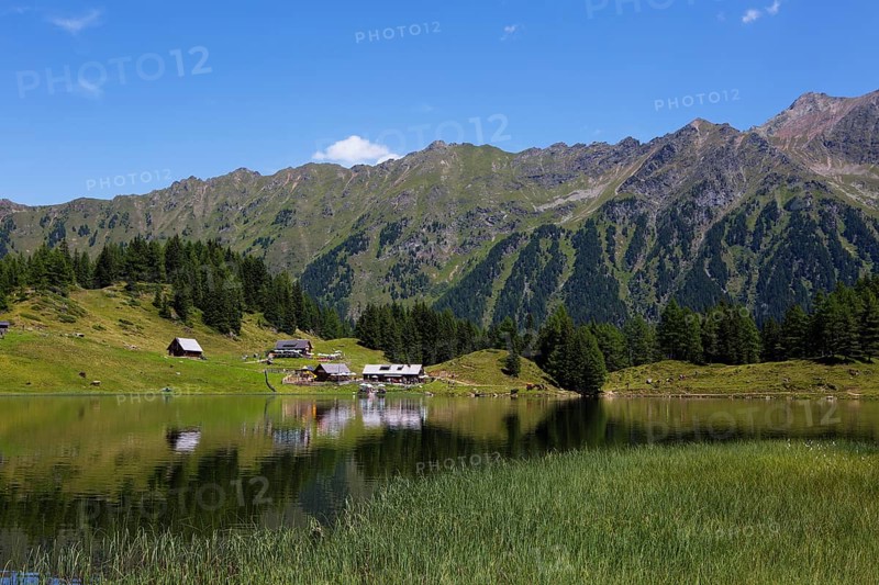 Duisitzkarsee Hut and Fahrlech Hut at Duisitzkarsee