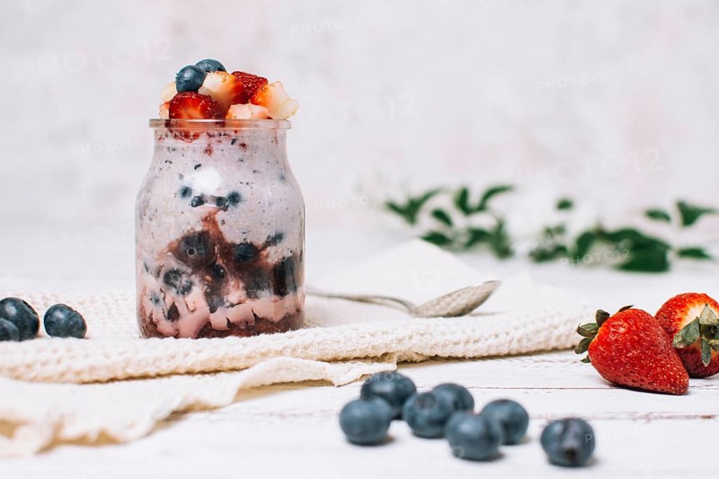 Refreshing strawberry blueberry smoothie