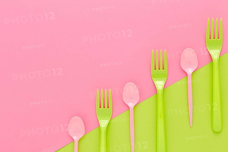 Copy space cutlery plastic set