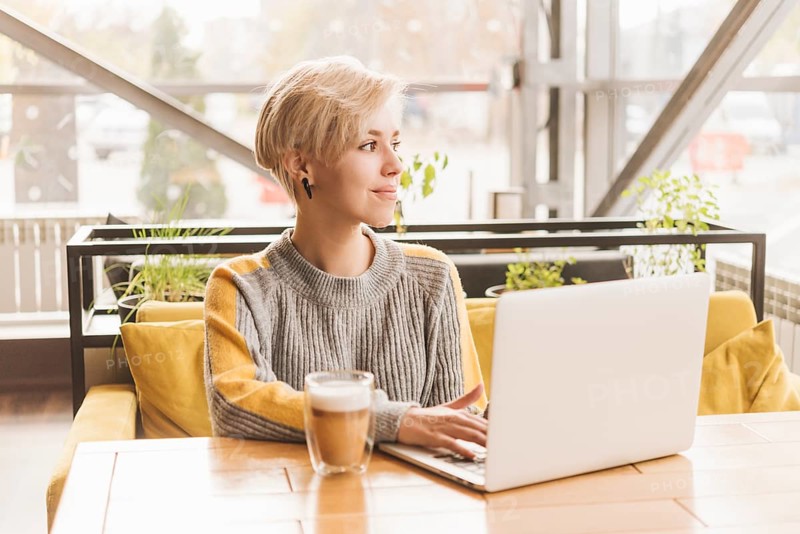 Lance woman working with laptop coffee shop