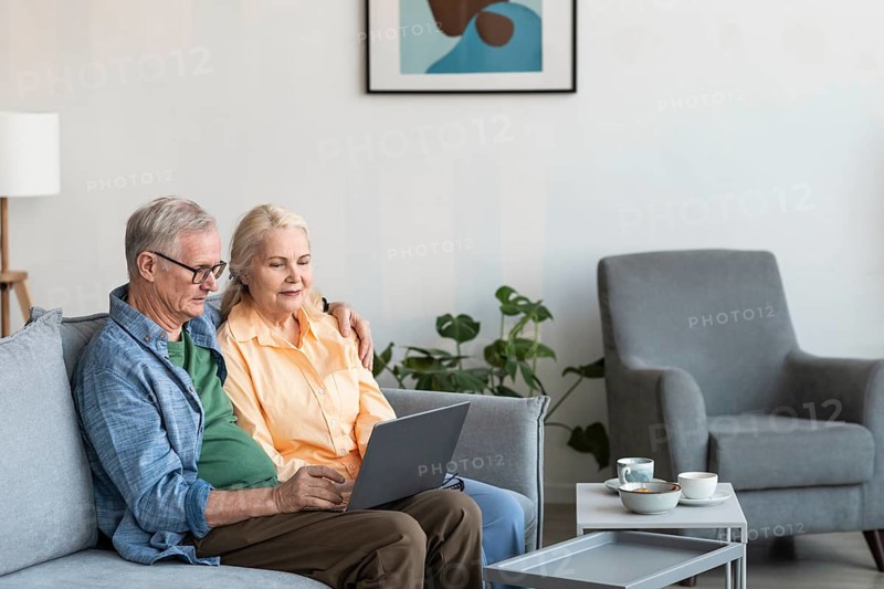 Medium shot retired couple with laptop