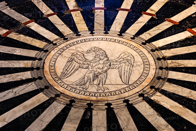 The cathedral floor with valuable inlays