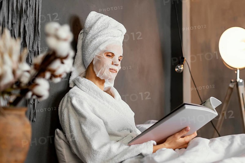 Medium shot woman reading