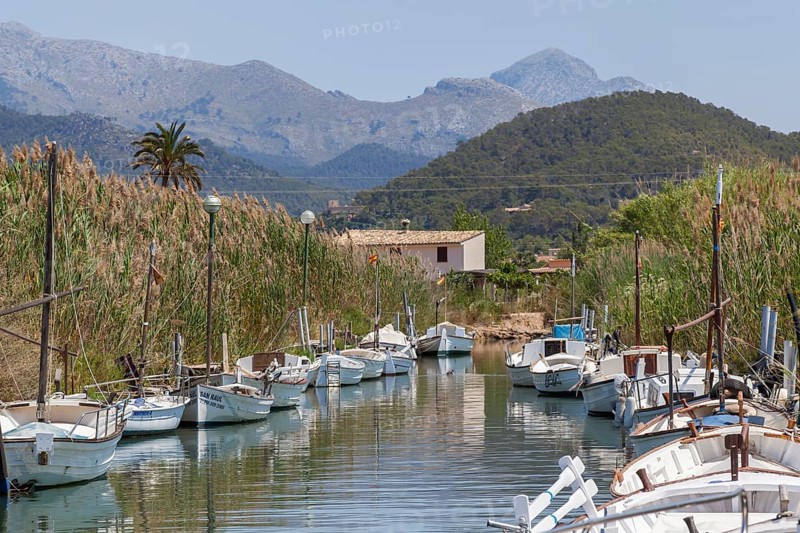 Boats anchored on the Torrent des Saluet