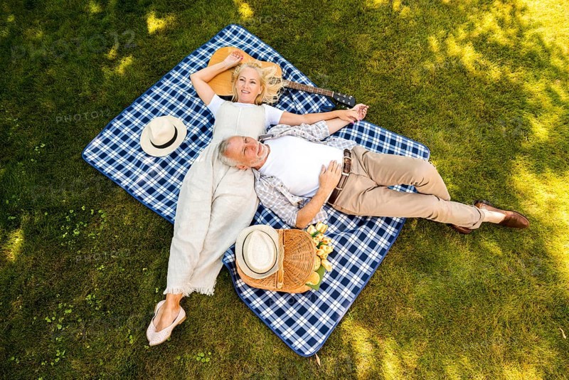 High angle elderly couple relaxing