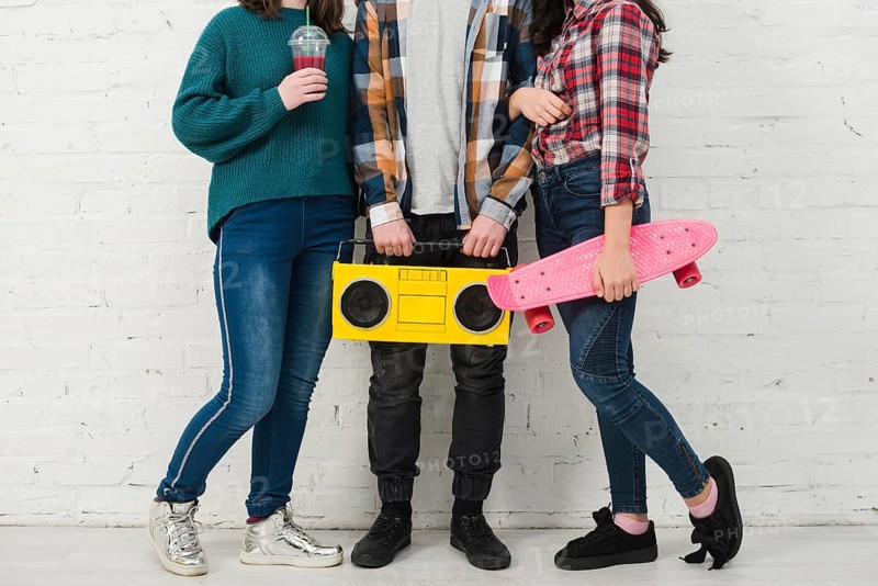 Teenagers with skate radio